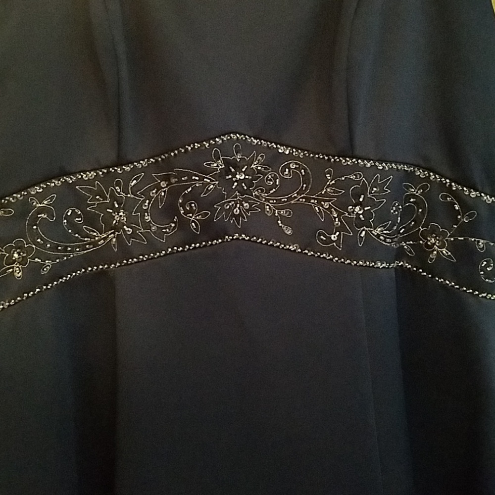 Beautiful dark blue dress with shawl. - Picture 6 of 7